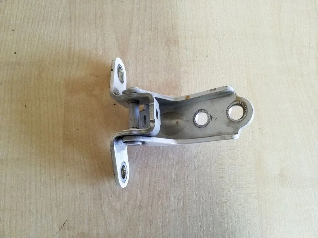 Rear door lower hinge – right