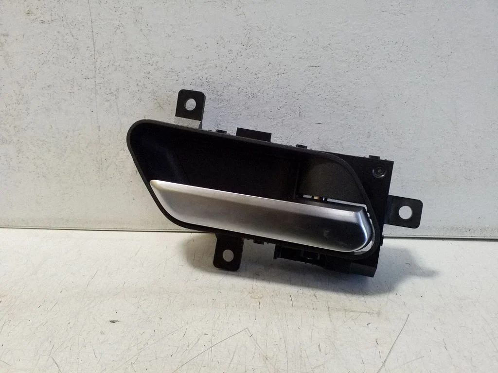 Tagaukse sisemine käepide – Nissan Qashqai J12 (2021-)