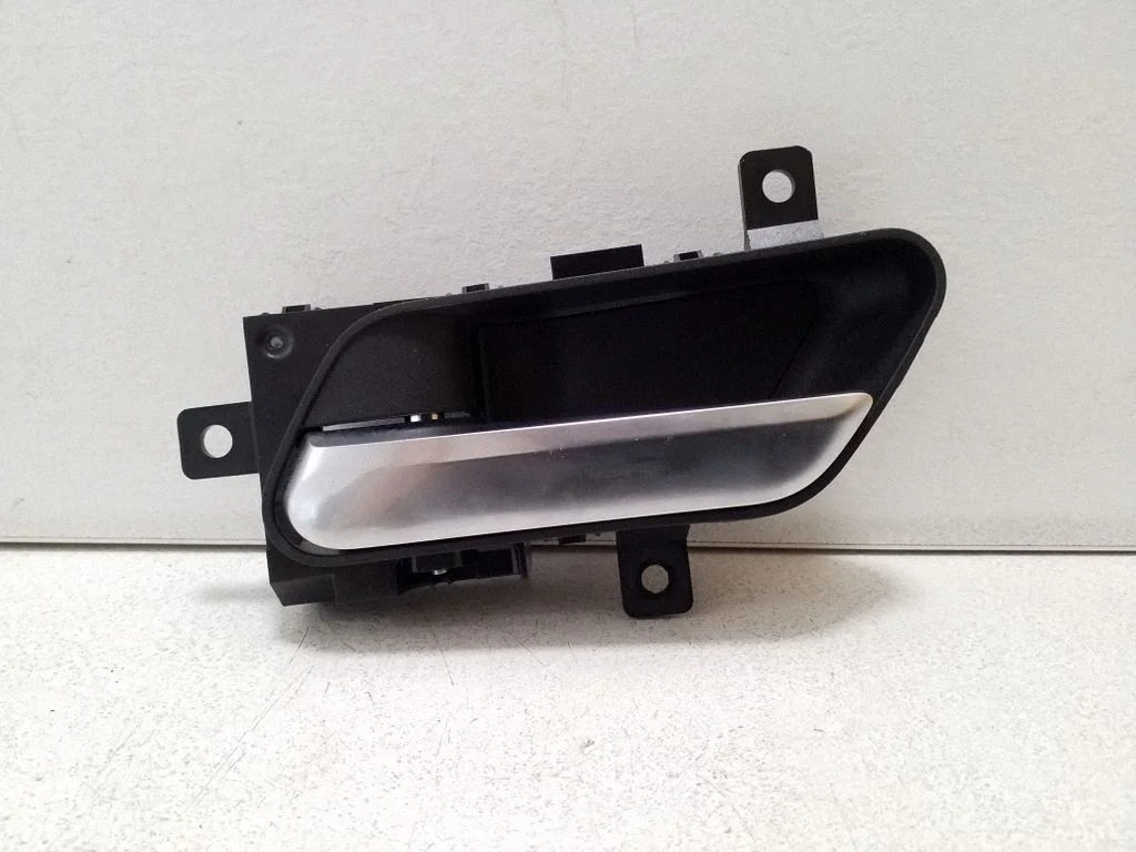 Tagaukse sisemine käepide – Nissan Qashqai J12 (2021-)