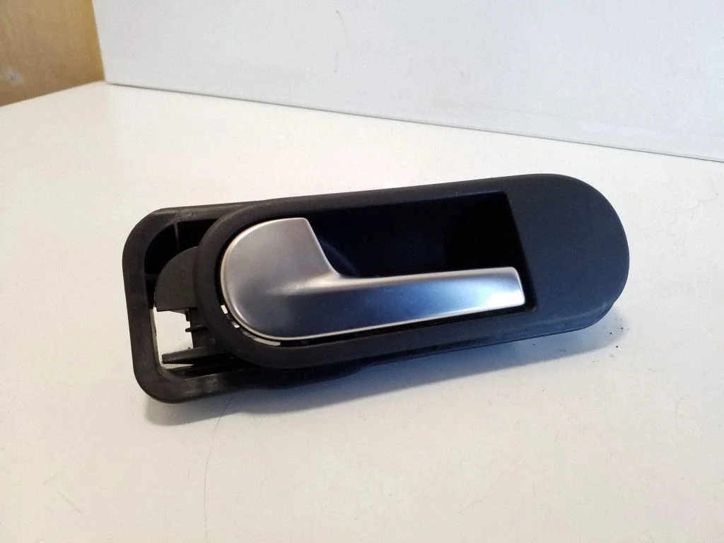 Aizmugurējais iekšējais atvēršanas rokturis – Volkswagen Golf Plus (2005-2013)
