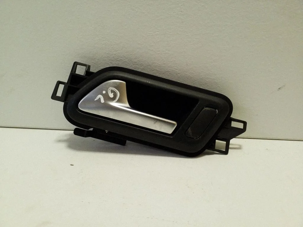 Rear door interior handle – Volkswagen Amarok (2010-2020)