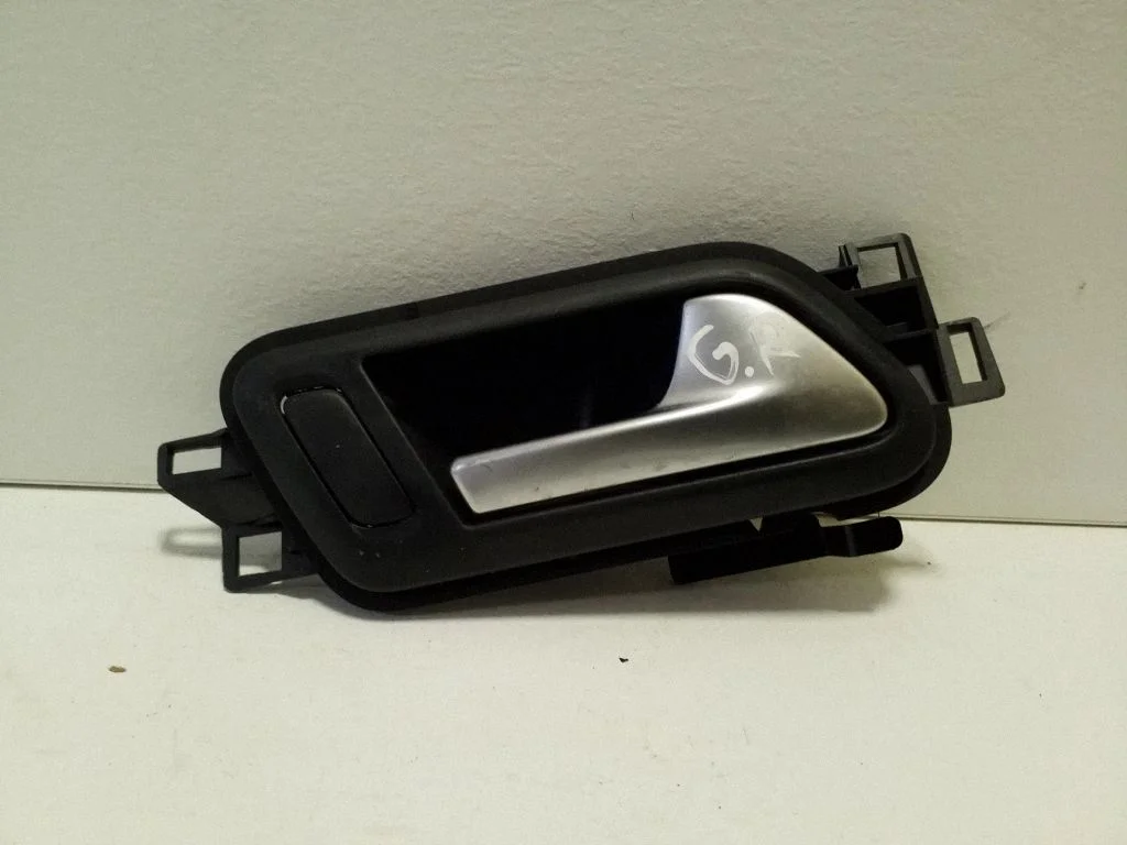 Rear door interior handle – Volkswagen Amarok (2010-2020)