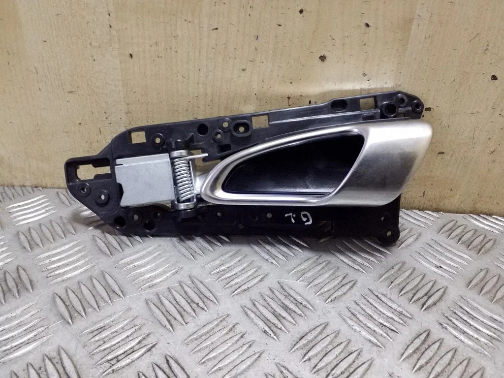 Rear door interior handle 7P5837019E