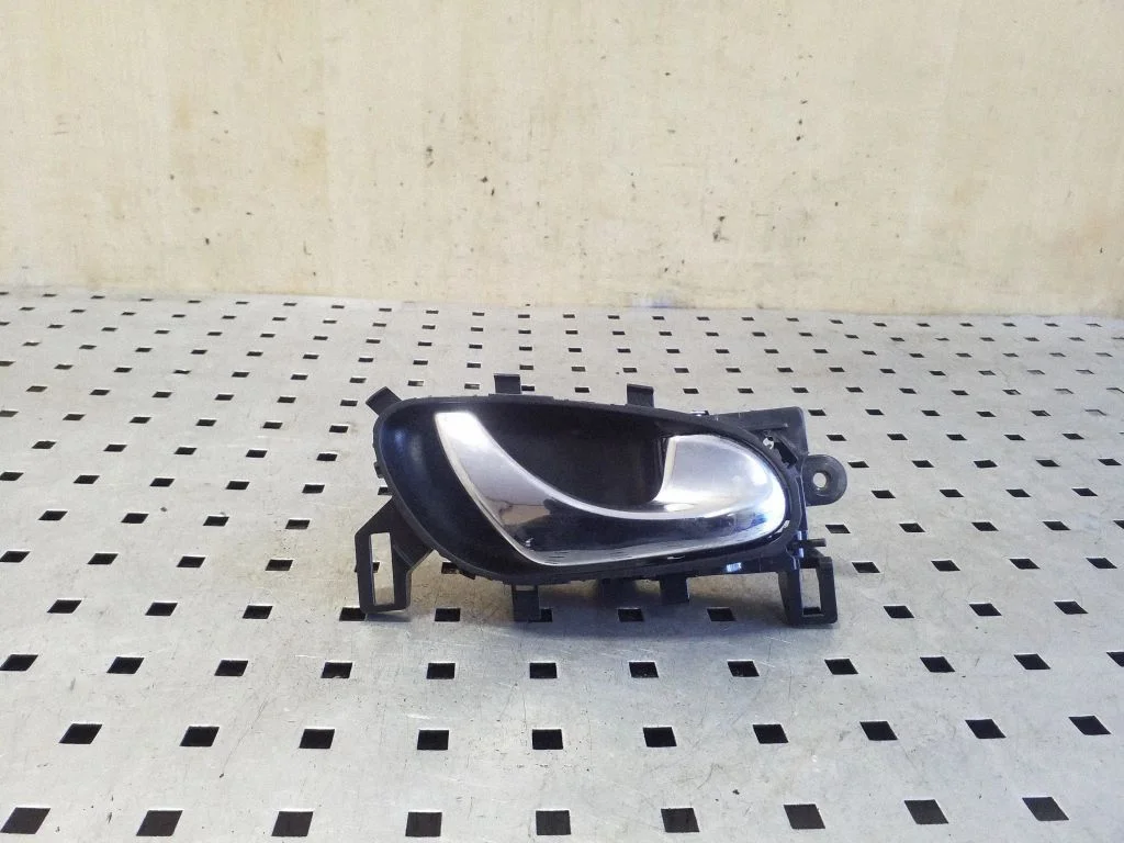 Rear door interior handle – right