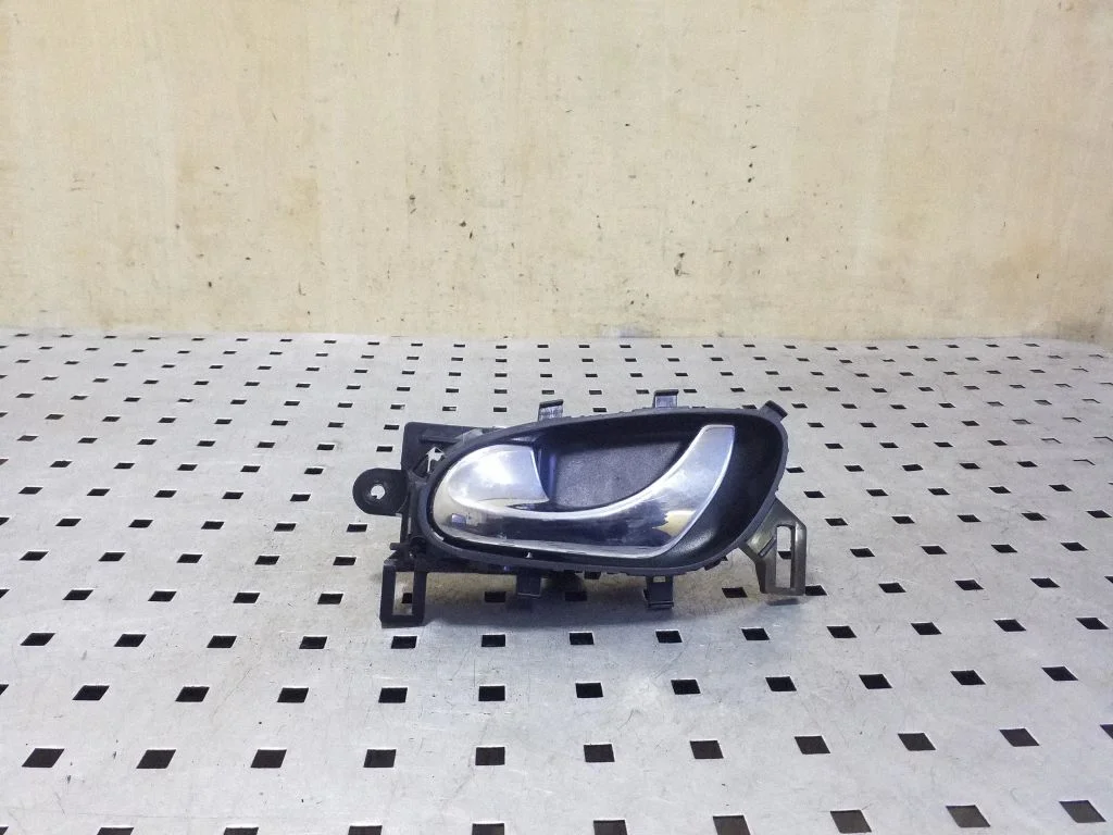 Rear door interior handle – left