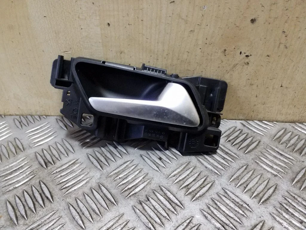 Rear door interior handle 98000004
