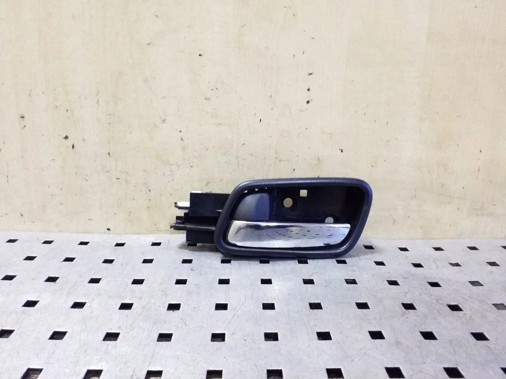 Rear door interior handle – left