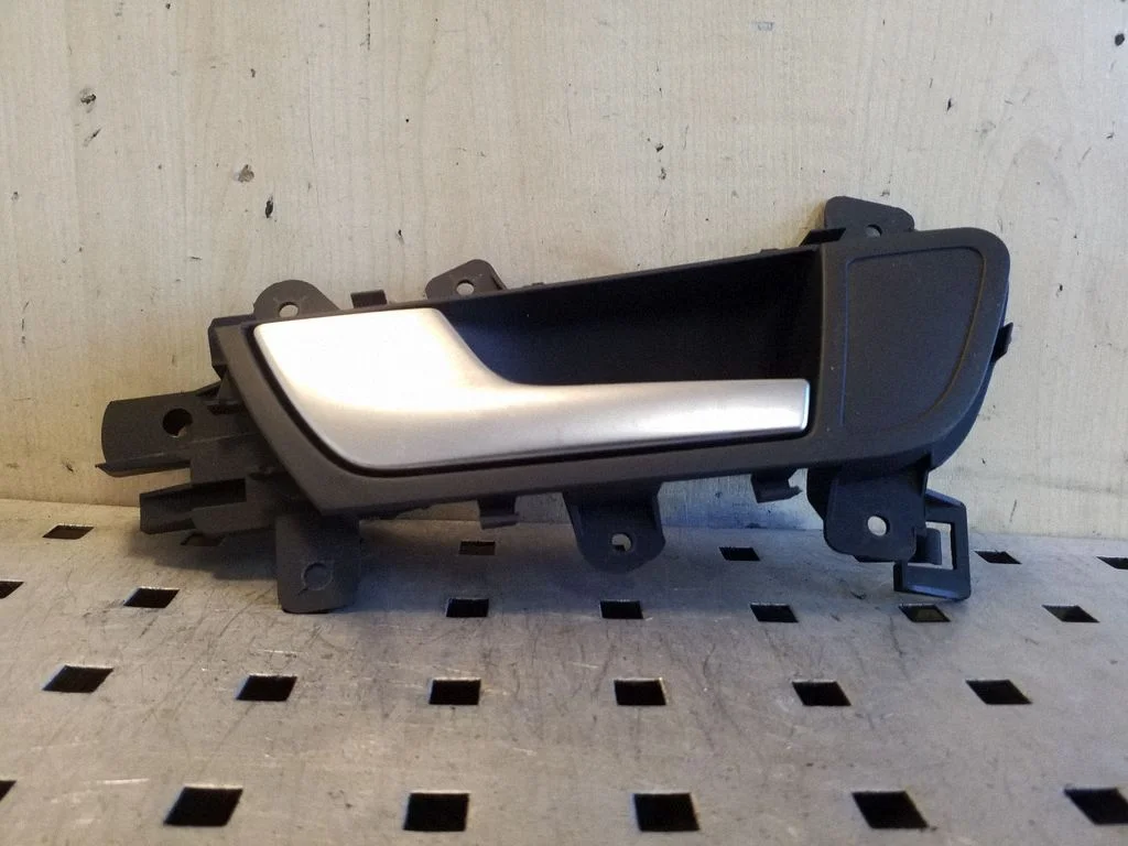 Rear door interior handle 8K0839019