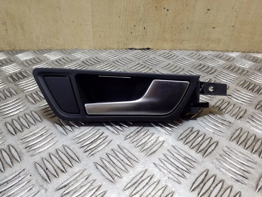 Tagaukse sisemine käepide 8R0839020A