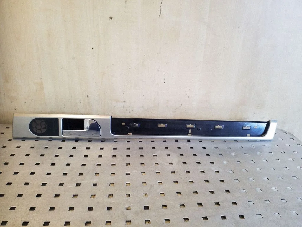 Rear door interior handle 7L6837114