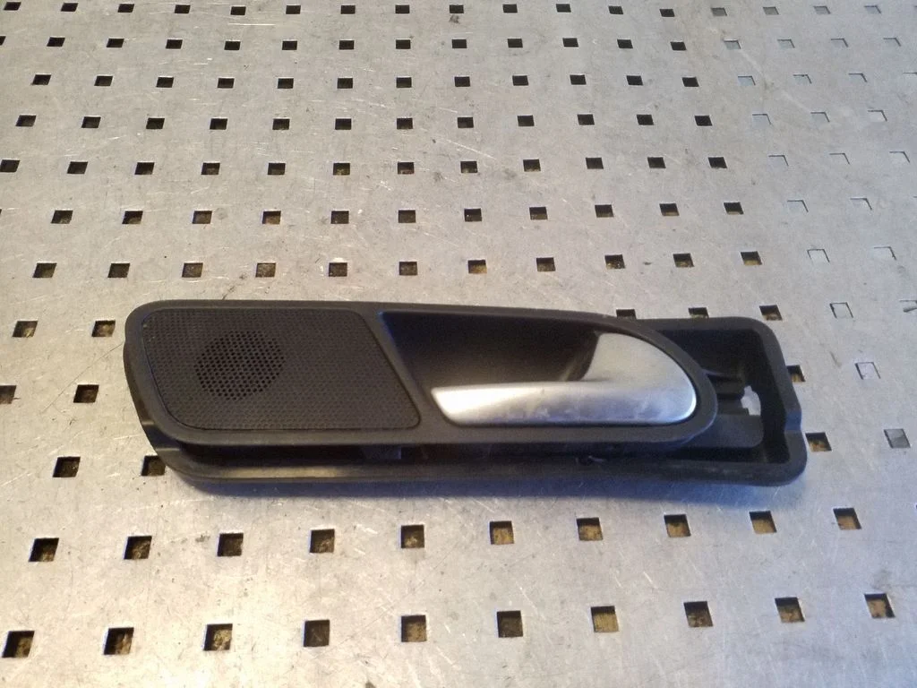 Rear door interior handle – Volkswagen Tiguan (2007-2016)