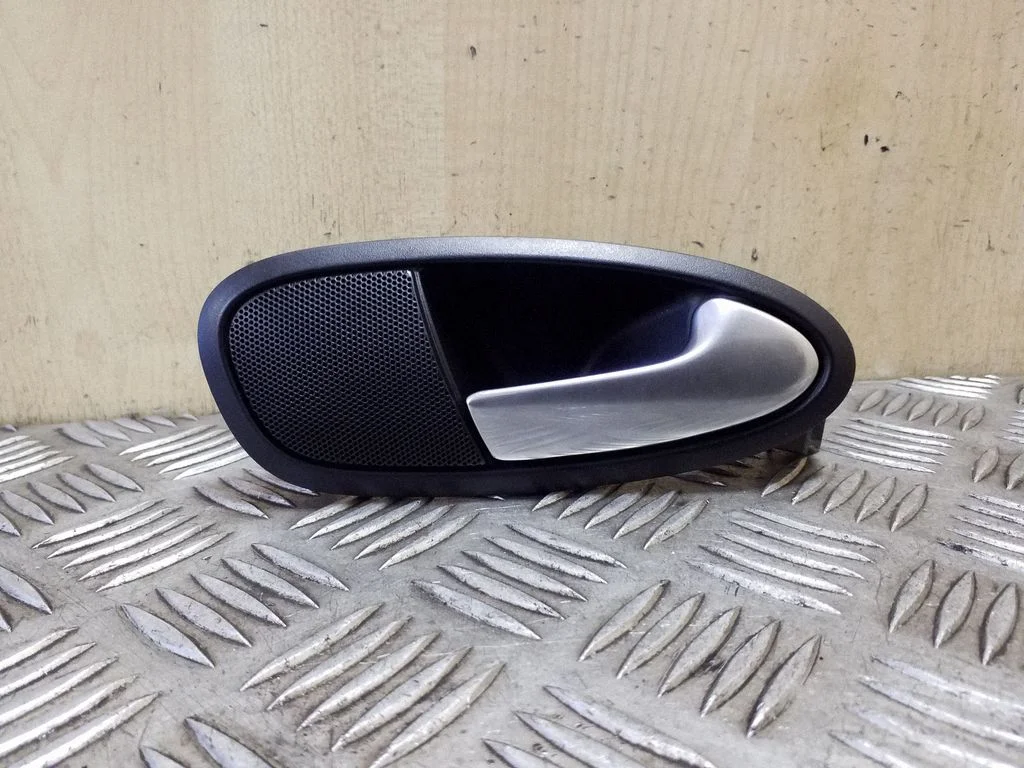 Rear door interior handle 5P0837114