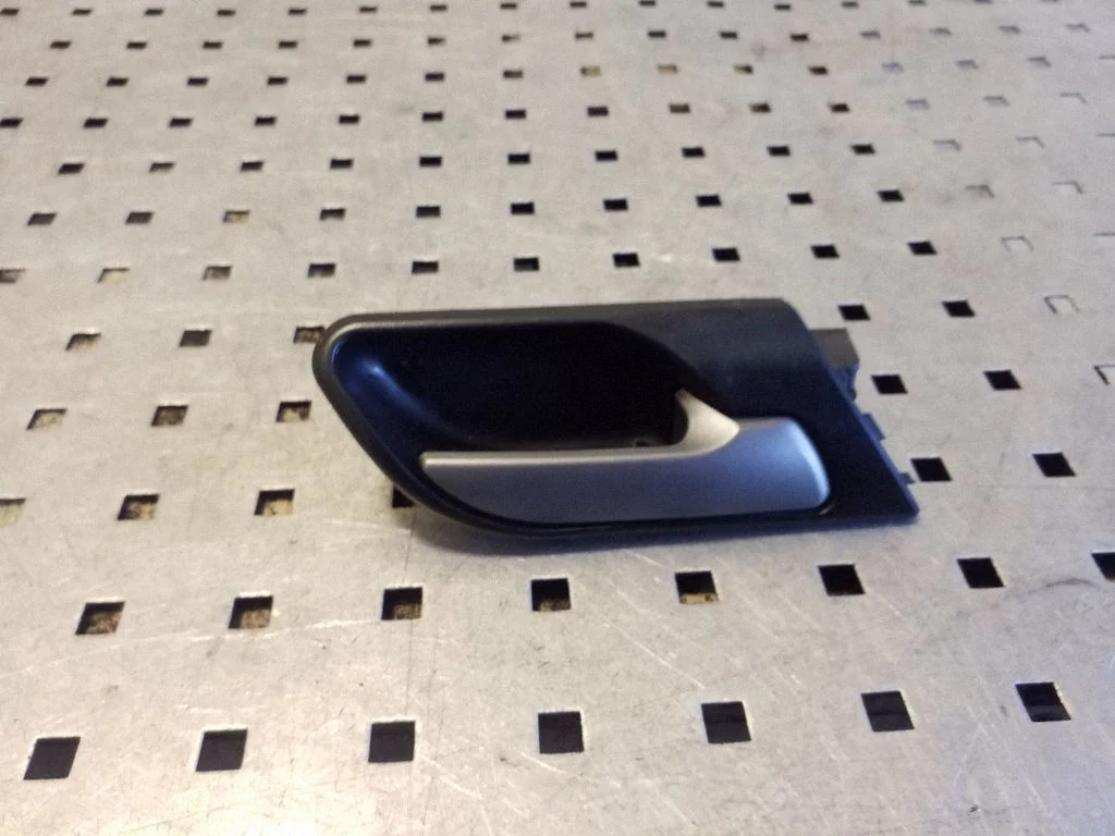 Rear door interior handle 8408626