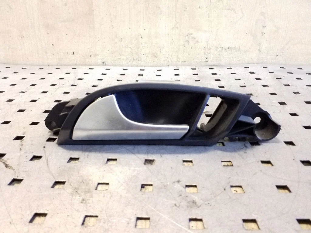 Rear door interior handle – Audi Q7 4L (2005-2015)