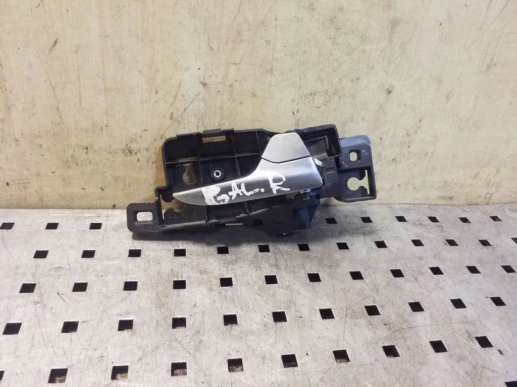 Tagaukse sisemine käepide 6M21U22600