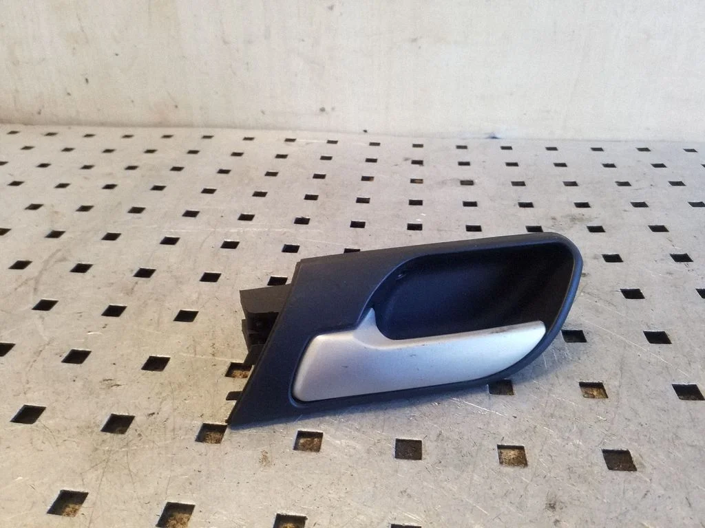 Rear door interior handle 8408625