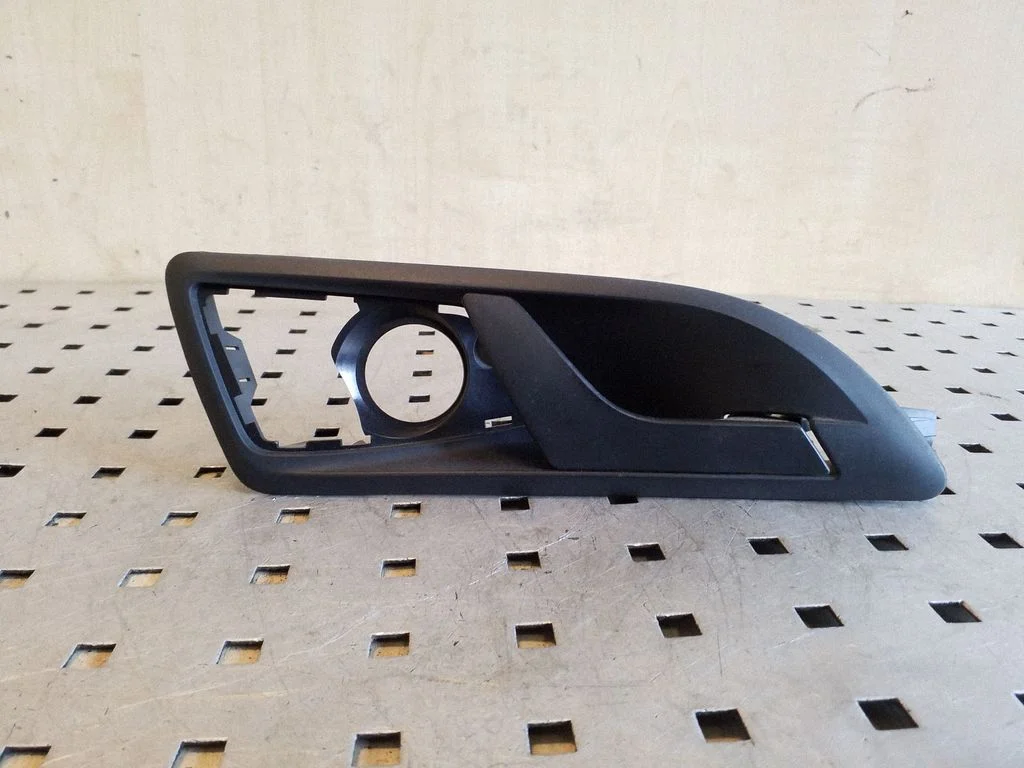 Rear door interior handle – Skoda Octavia Mk2 (1Z) (2004-2013)