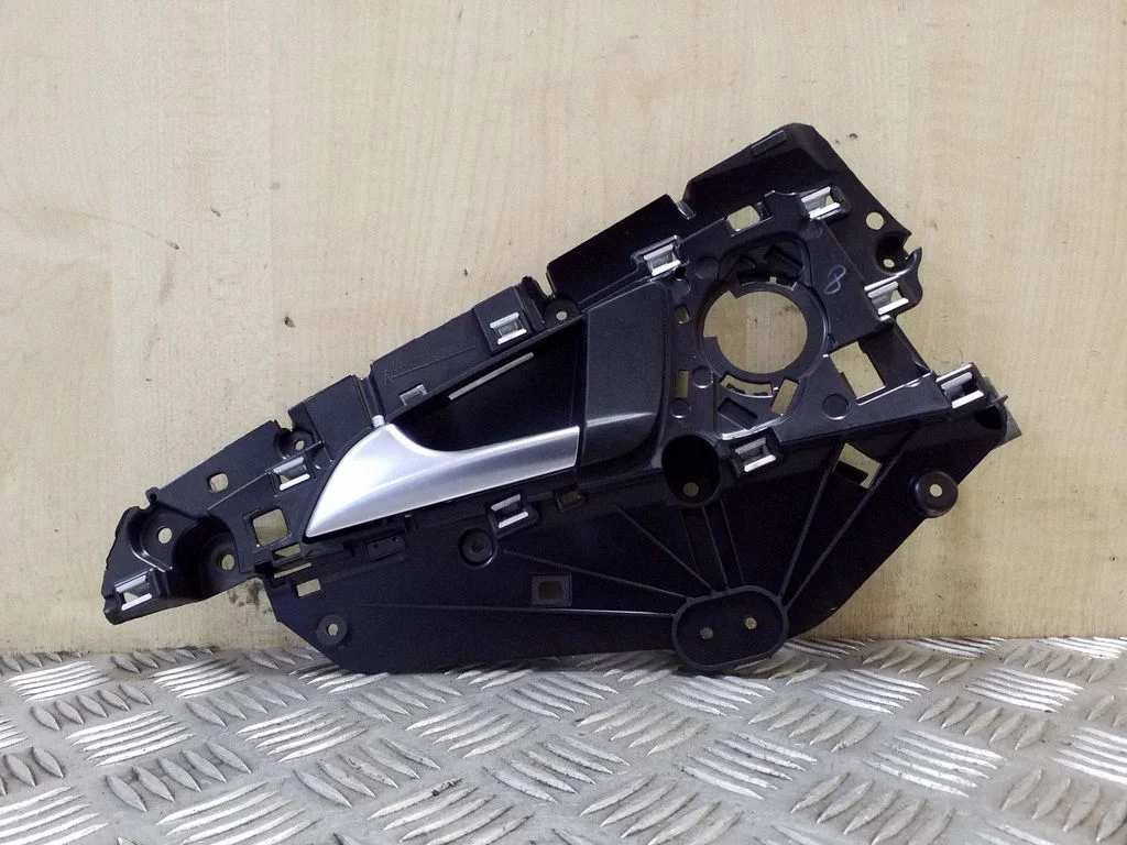 Rear door interior handle 4G0839019