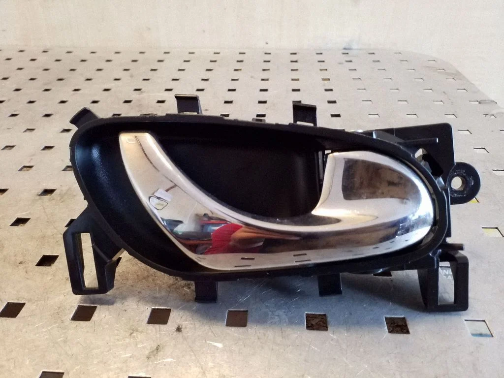 Rear door interior handle – right