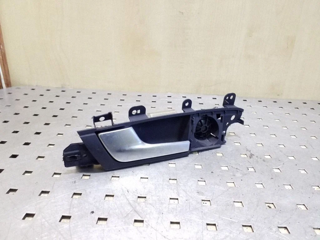 Rear door interior handle 8P4839019