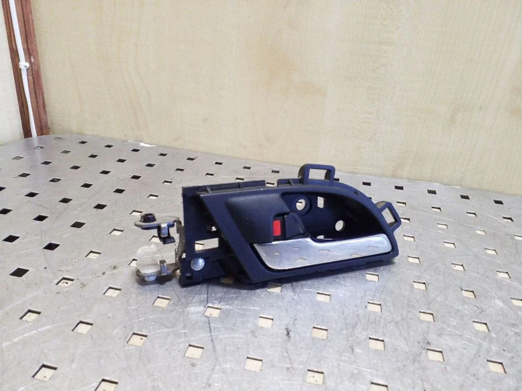 Rear door interior handle – Honda CR-V (2007-2012)