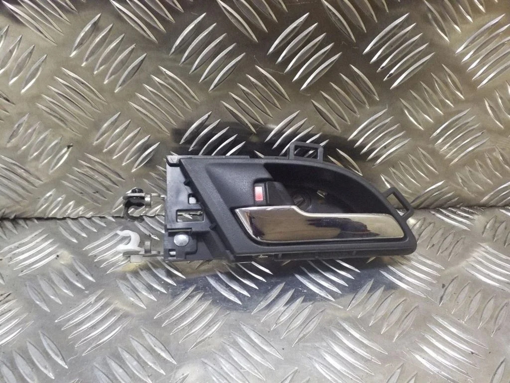 Rear door interior handle – Honda CR-V (2007-2012)