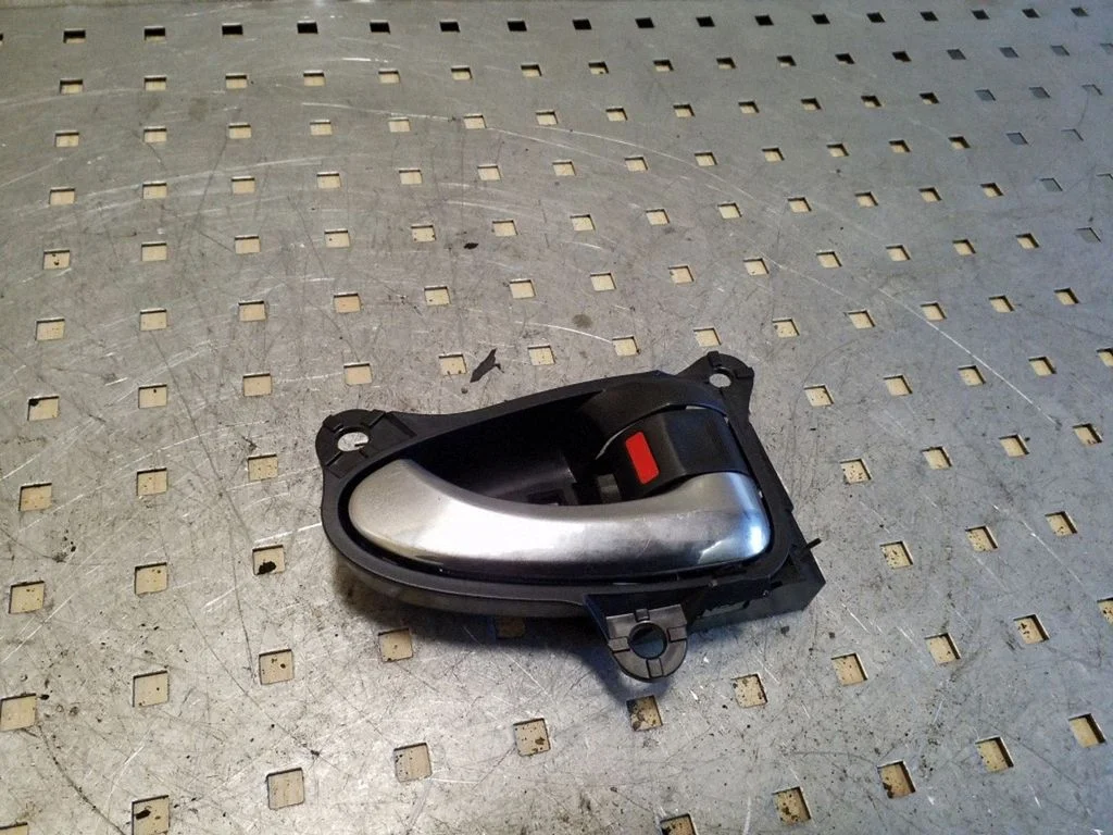 Tagaukse sisemine käepide – Toyota RAV 4 (XA30) (2006-2016)