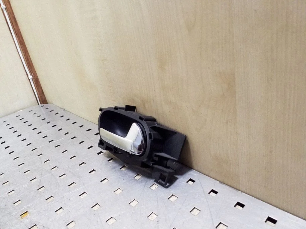 Rear door interior handle 96526177