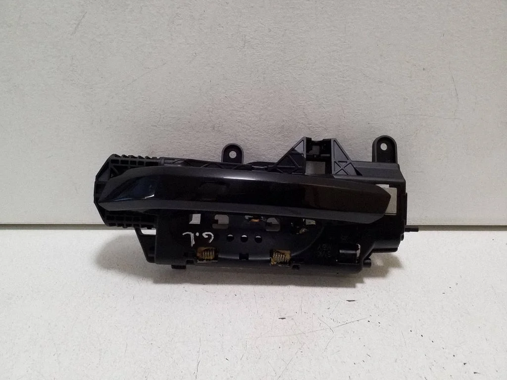 Tagaukse välimine käepide 8W0837811A