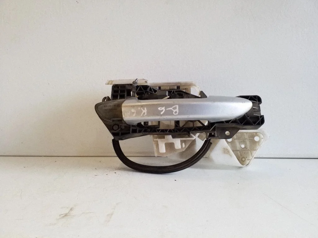 Rear door exterior handle – Volkswagen Passat B6 (2005-2010)