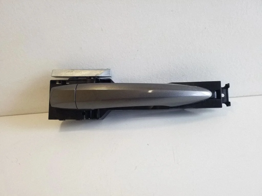 Tagaukse välimine käepide 626106UA0A