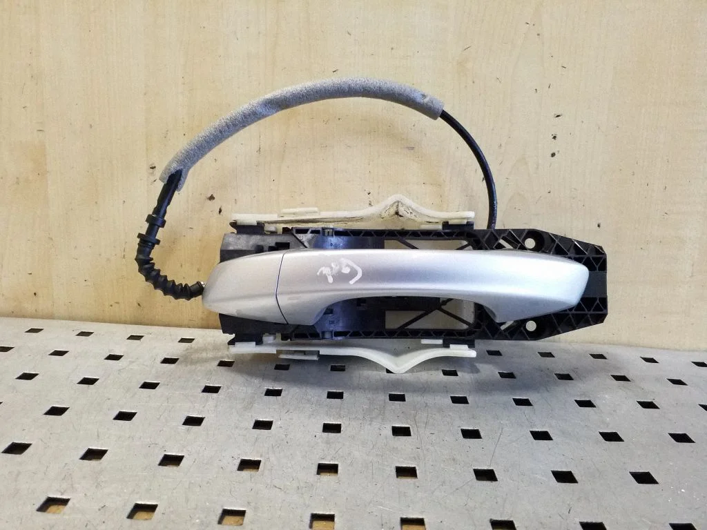 Tagaukse välimine käepide 5E0837349A