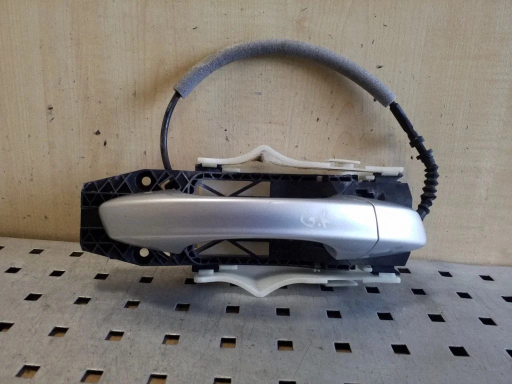Tagaukse välimine käepide 5E0837349A