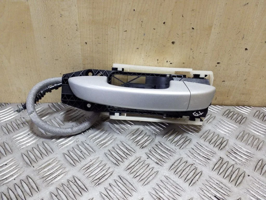 Aizmugurējo durvju ārējais atvēršanas rokturis 5N0839885H
