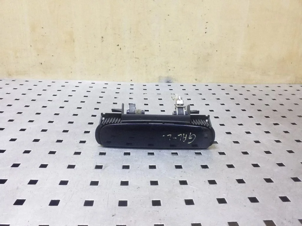 Tagaukse välimine käepide 4B0839885
