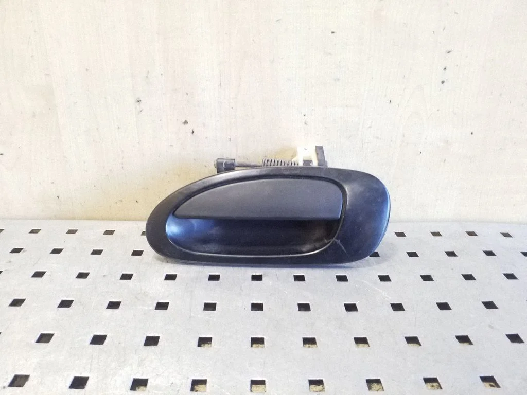 Tagaukse välimine käepide – vasak