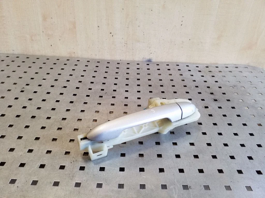 Rear door exterior handle – left