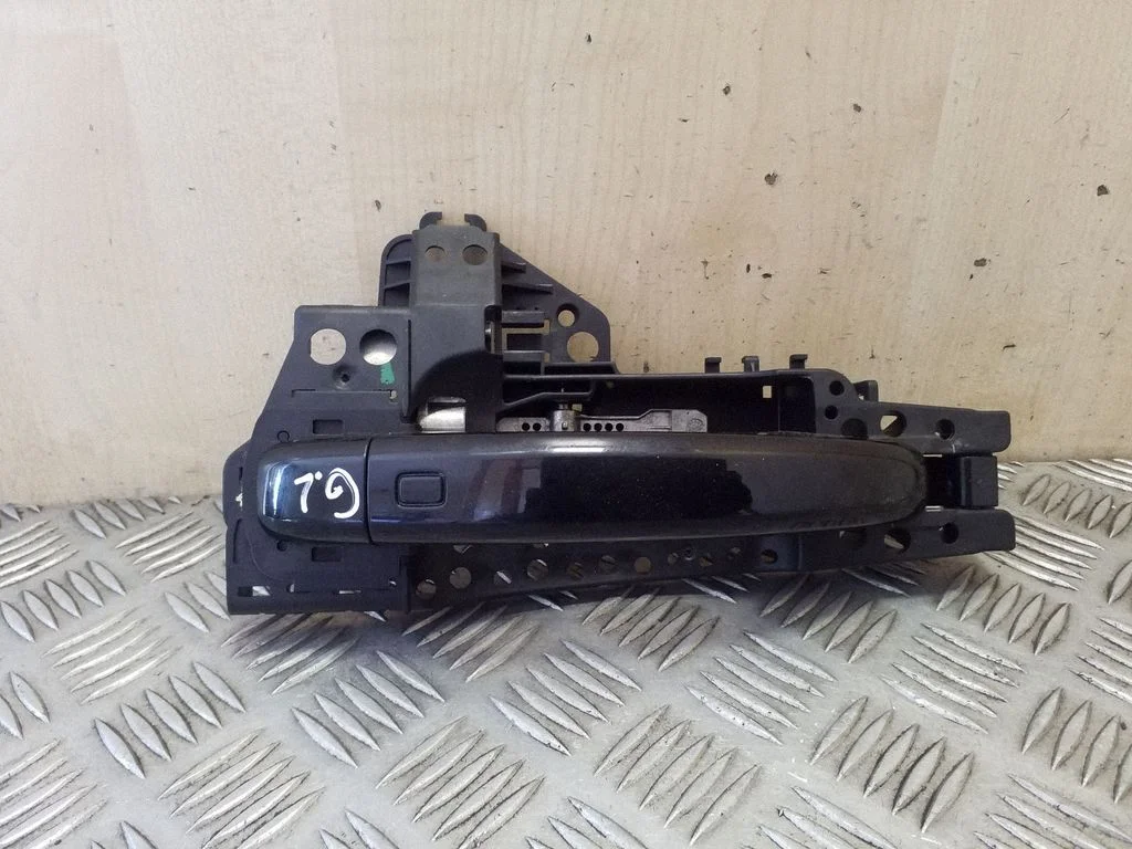 Rear door exterior handle 8T01837885