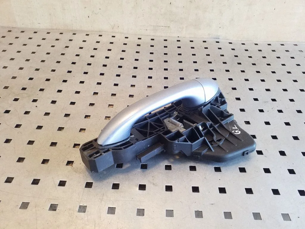 Rear door exterior handle – left