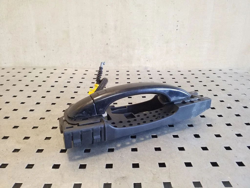 Tagaukse välimine käepide 8T0837885H