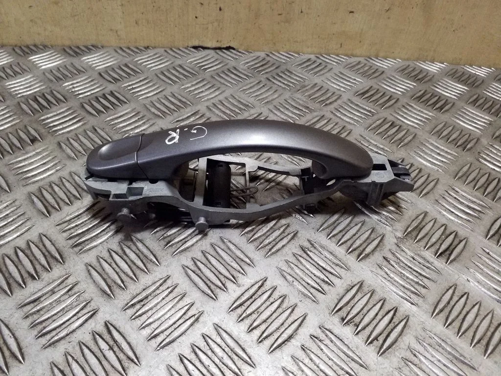 Aizmugurējo durvju ārējais atvēršanas rokturis – Volkswagen Golf Plus (2005-2013)