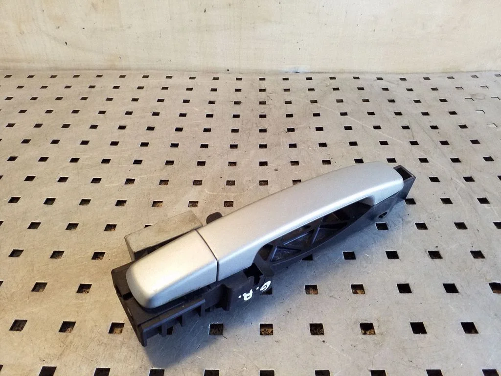 Tagaukse välimine käepide 80610EB300