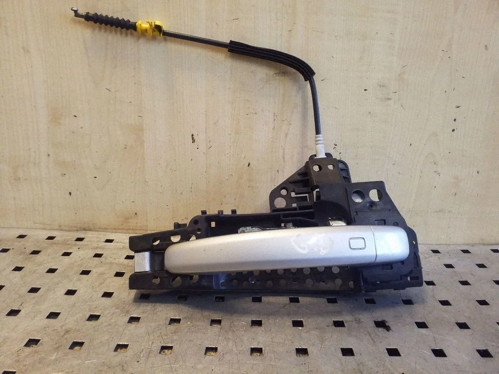 Tagaukse välimine käepide 8T02837886A