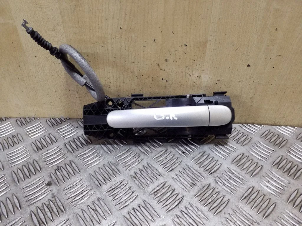 Tagaukse välimine käepide 5N0839885H