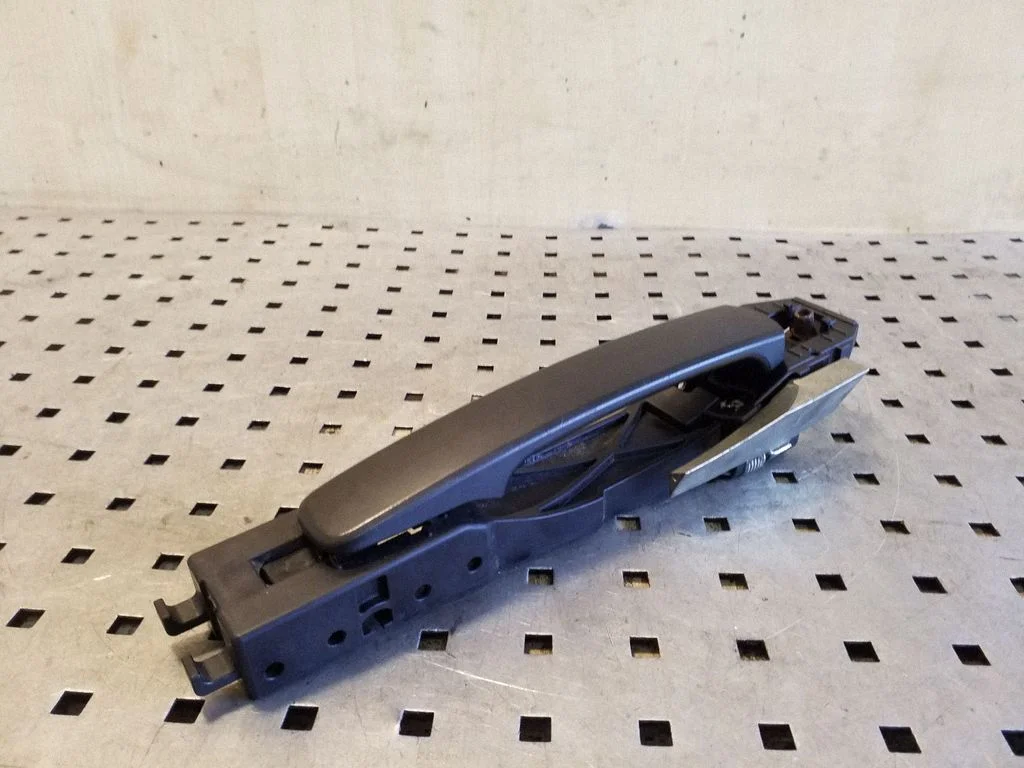 Rear door exterior handle – right