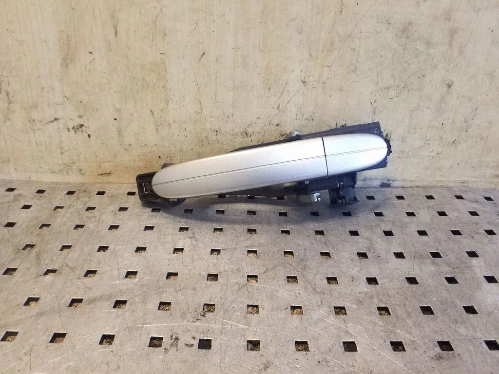 Tagaukse välimine käepide 6M21U266B23A