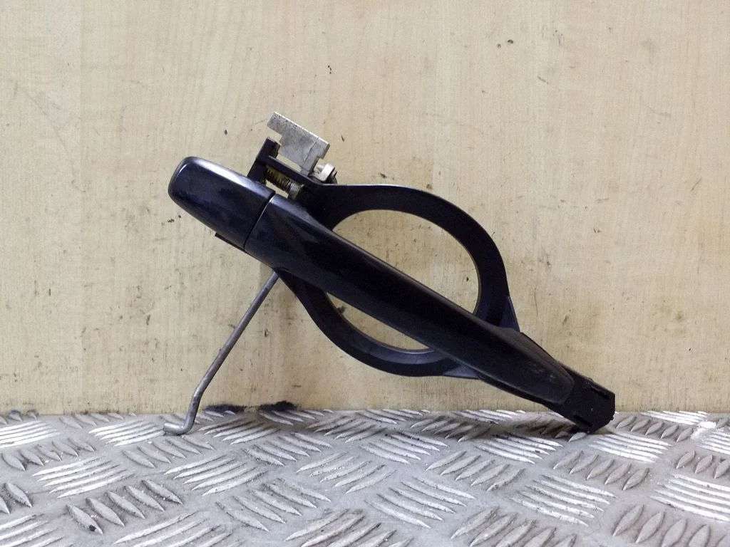 Rear door exterior handle – right