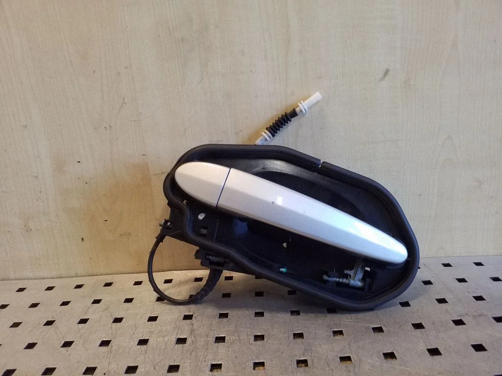 Tagaukse välimine käepide 3330983