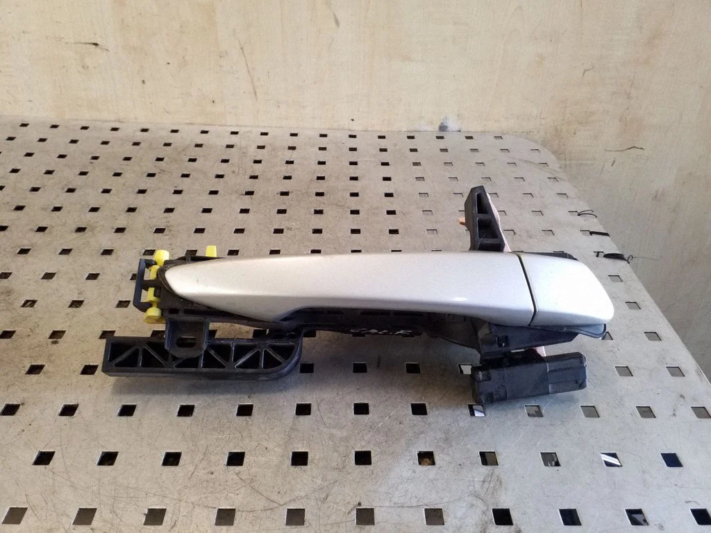 Rear door exterior handle – right