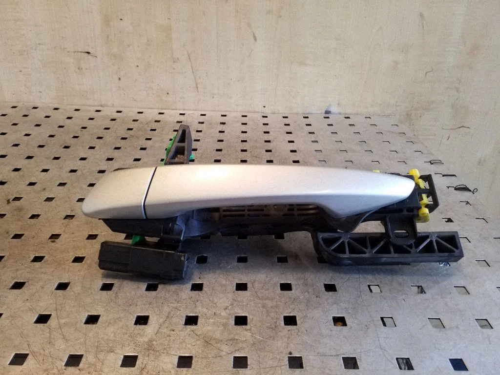 Rear door exterior handle – left